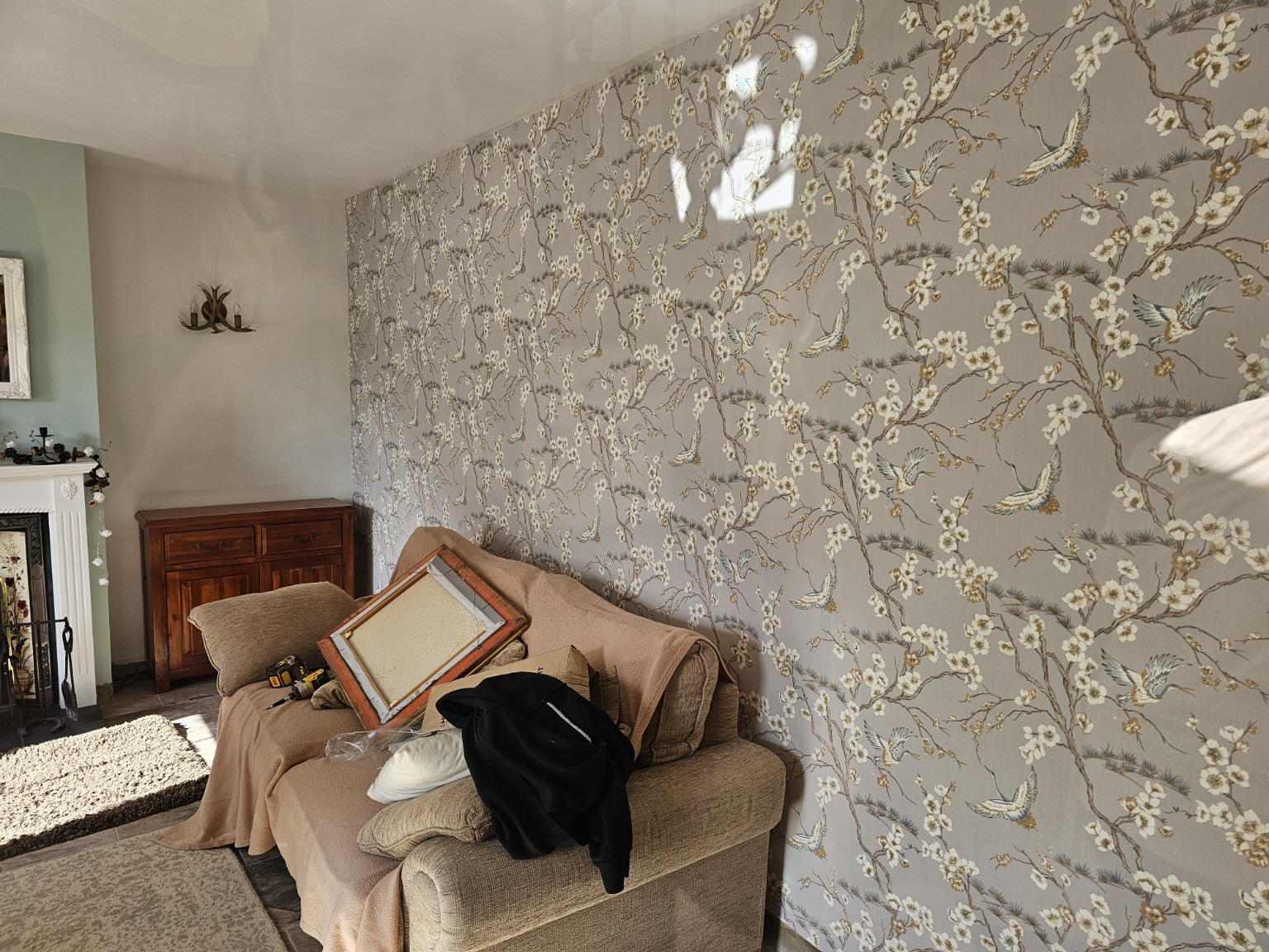 Feature wallpaper wall